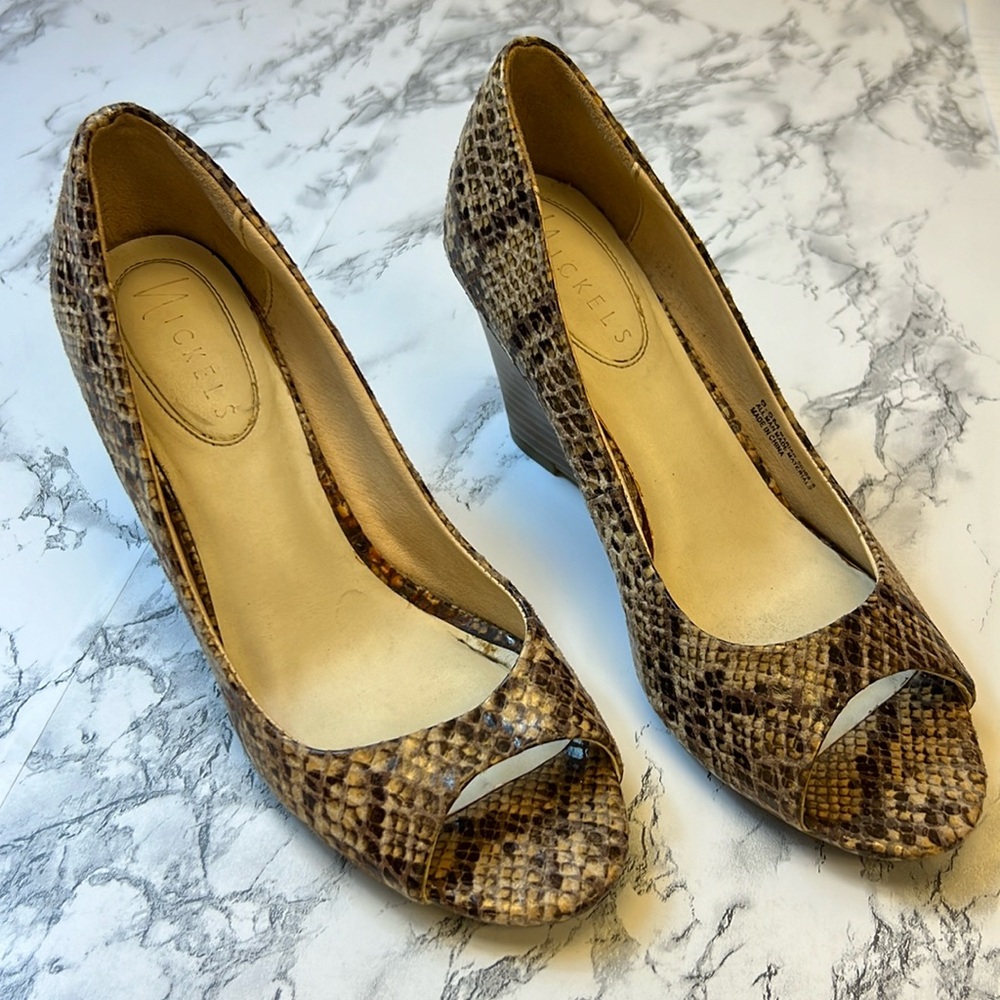 Brown Snake Skin Pattern Wedge Heelef Peep Toe Sandal Size 6.5